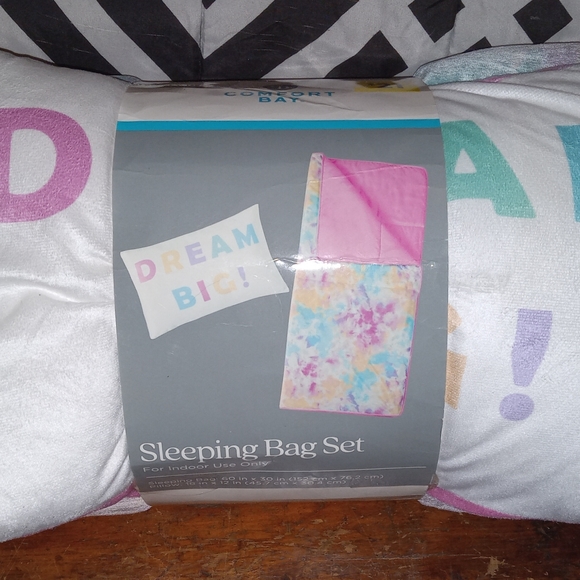 COMFORT BAY Sleeping bag set NEW PURCHASED AT AUCTION ⭐️ I NEED A BOY SET - Picture 1 of 4
